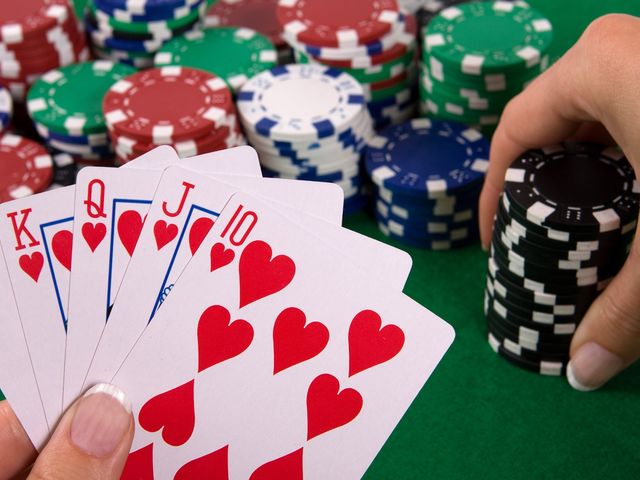 Bí quyết dành chiến thắng khi chơi poker online 